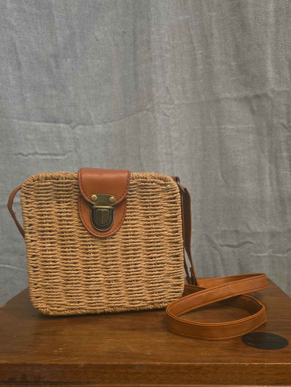 Lucky 7 USA Woven Straw Crossbody Hard Shell Bag with Tan Leather Trim
